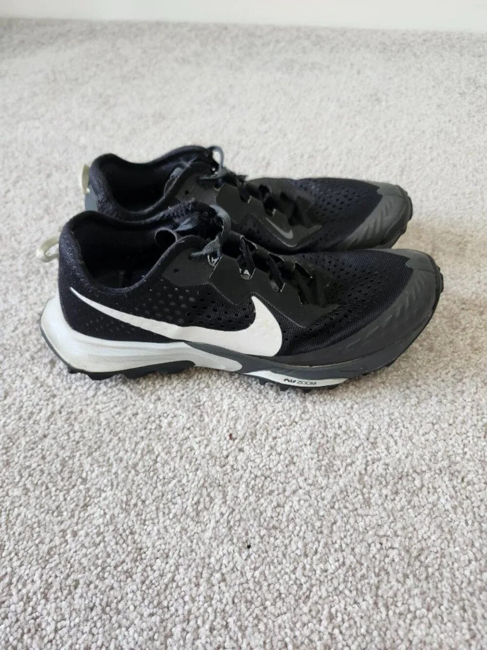 Women's Nike Trail Terra Kiger Sneaker / Size: 7.5